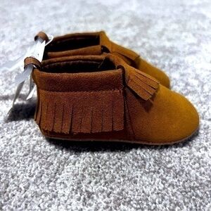 NWT Old Navy baby soft sole moccasins
